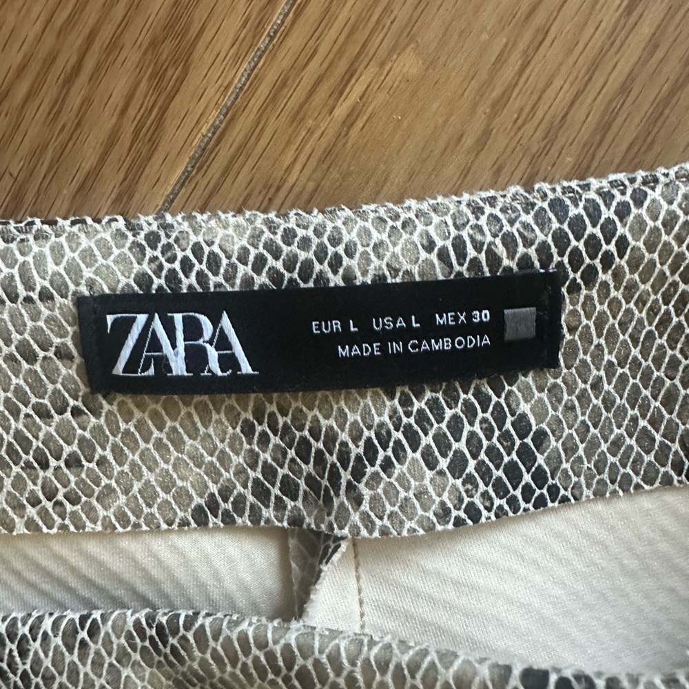 NWOT Snakeskin Print Women Mini Skorts - Picture 4 of 5